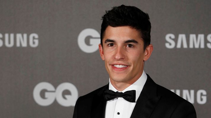 Telediario 1 - Cientos de aficionados aclaman a Marc Márquez en la Plaza Mayor de Cervera