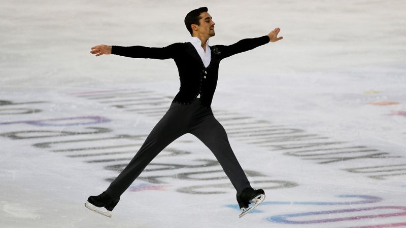 El español Javier Fernández arrasó en el programa corto del Gran Premio de Grenoble (Francia) de patinaje artístico, con una puntuación de 107,86 puntos, casi 14 por encima del segundo clasificado, el japonés Shoma Uno.