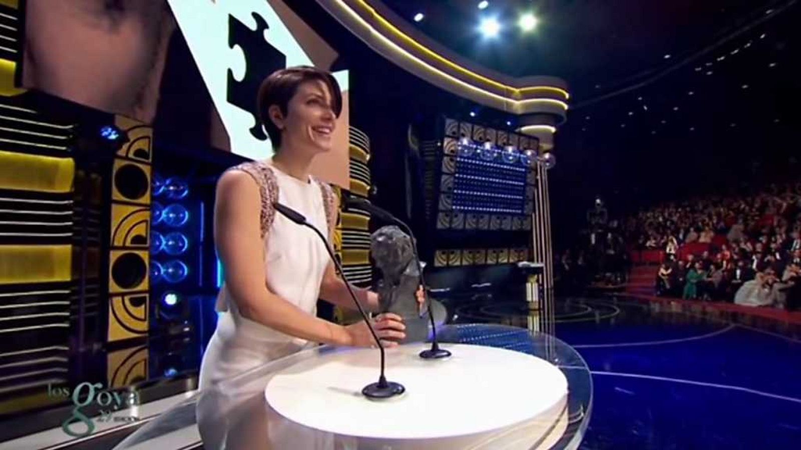 Versión española - Magical girl (presentación) - ver ahora