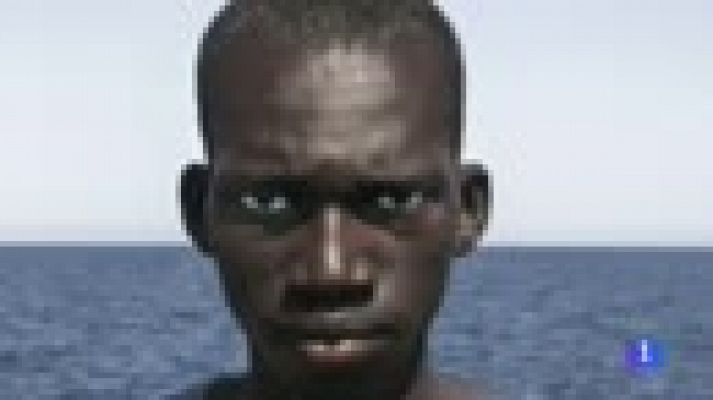 Telediario 1 - El fotógrafo español César Dezfuli, premio de la National Portrait Gallery con 'Inmigrante rescatado'