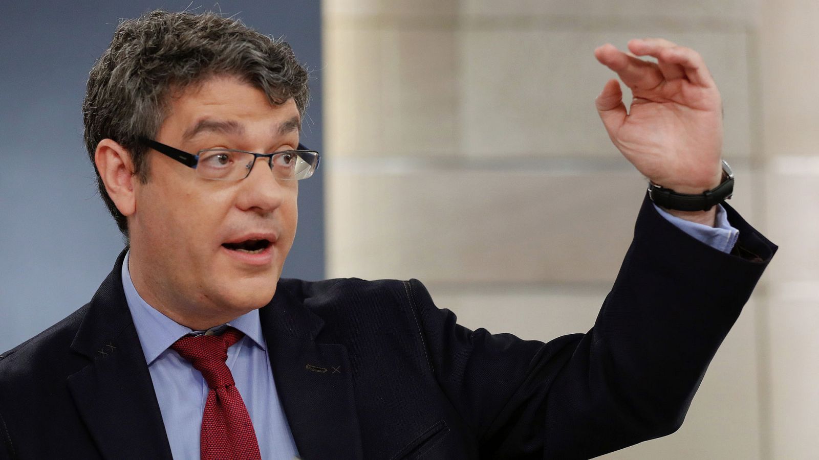 Entrevista a Nadal en Los Desayunos de TVE: La parte regulada de la luz seguirá congelada en 2018