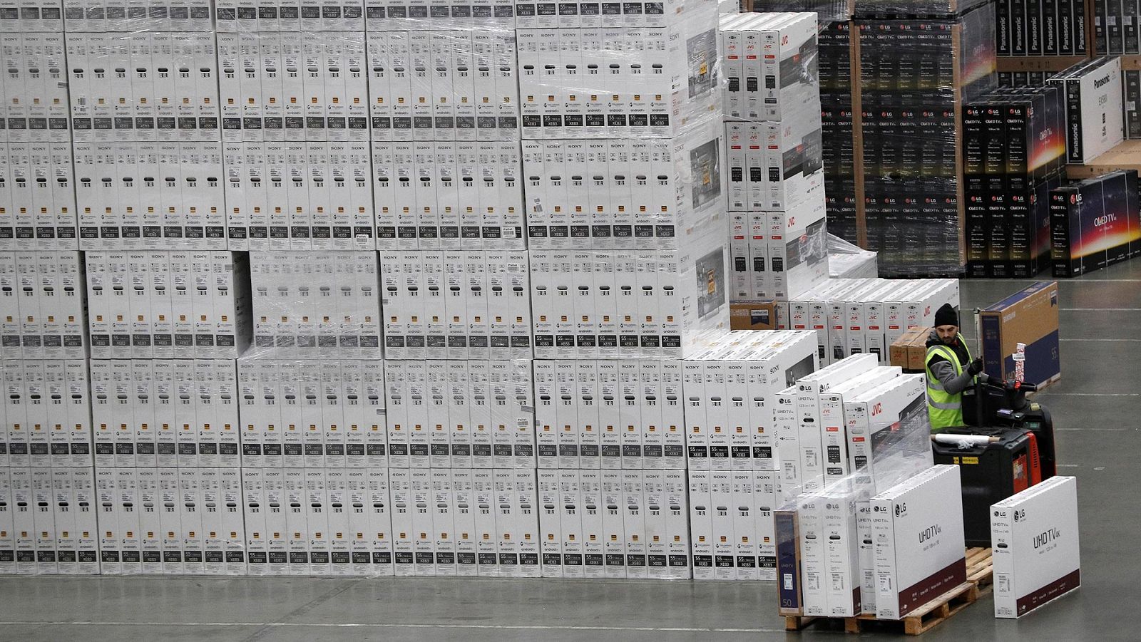 Informativo 24h: Alerta ante los fraudes del 'Black Friday' | RTVE Play