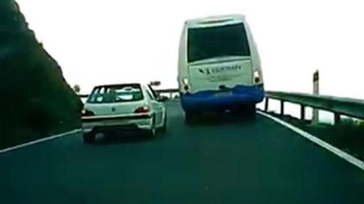  - Detenido el conductor que puso en peligro la circulación en la carretera de La Aldea