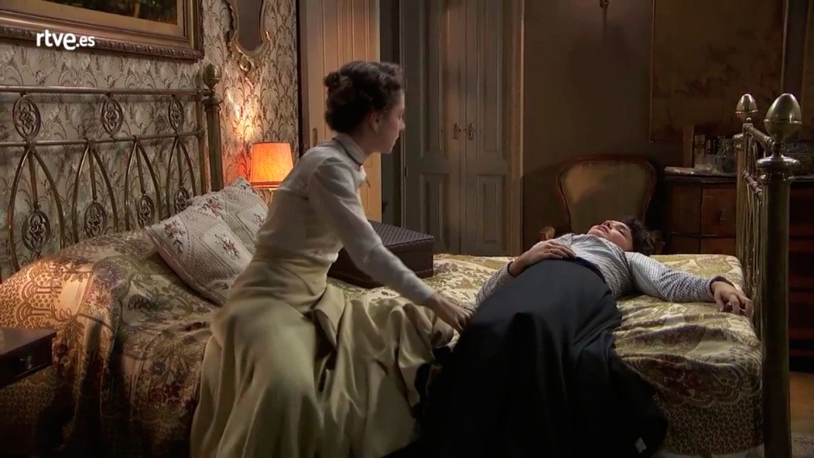 Acacias 38 - Blanca se desmaya delante de Olga