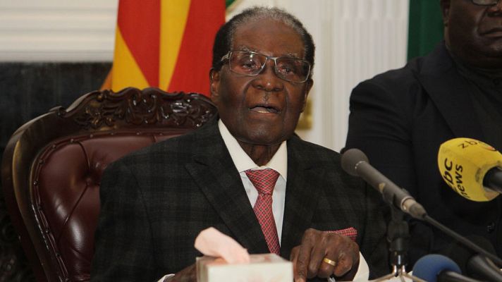 Mugabe renuncia al cargo