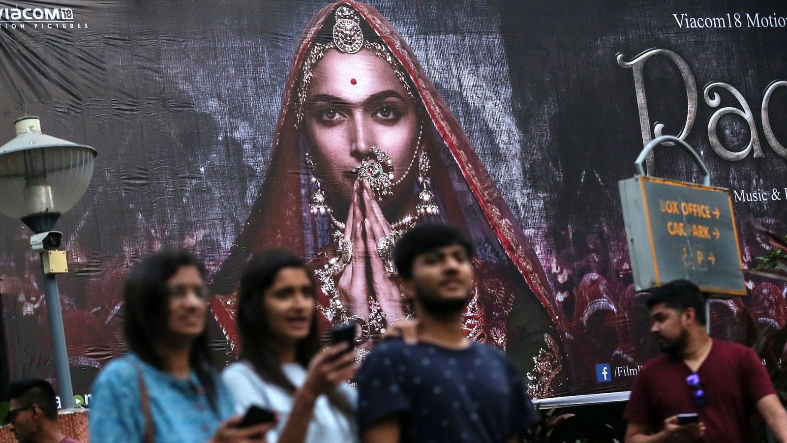 Un miembro del partido del Gobierno indio ofrece una recompensa por decapitar a una actriz de Bollywood