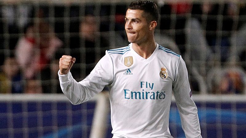 El jugador del Real Madrid Cristiano Ronaldo no quiso hablar con la prensa después del partido contra el Apoel, enfadado por la interpretación de sus palabras. Lucas y Nacho destacaron la recuperación goleadora del equipo.