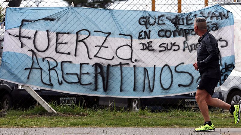 Argentina reconoce que hay pocas opciones de rescatar a los ocupantes del submarino