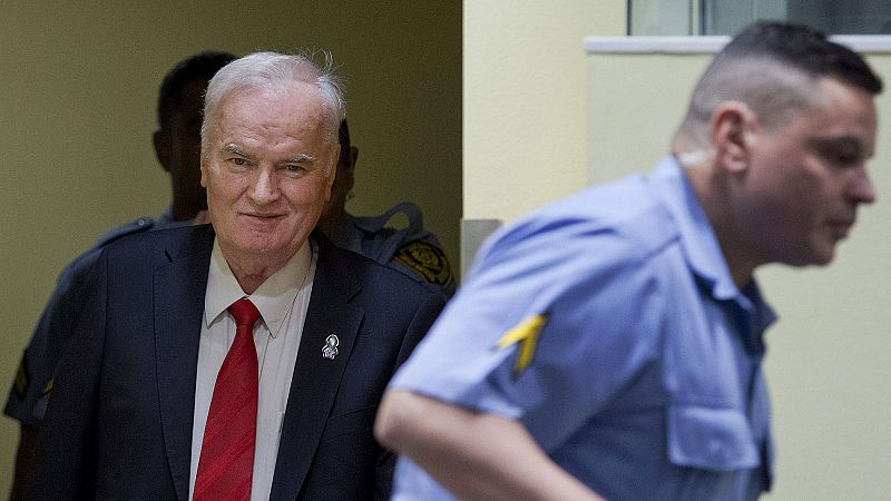 Mladic, condenado a cadena perpetua por genocidio y crímenes de guerra