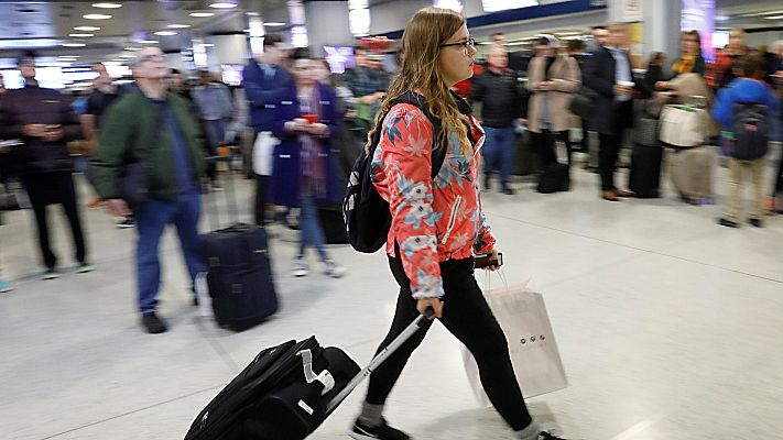 Telediario 1 - Más de 50 millones de estadounidenses se desplazan para celebrar el día de Acción de Gracias