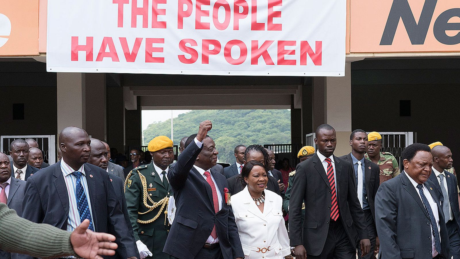 Mnangagwa jura como presidente de Zimbabue tras 37 años de mandato de Mugabe