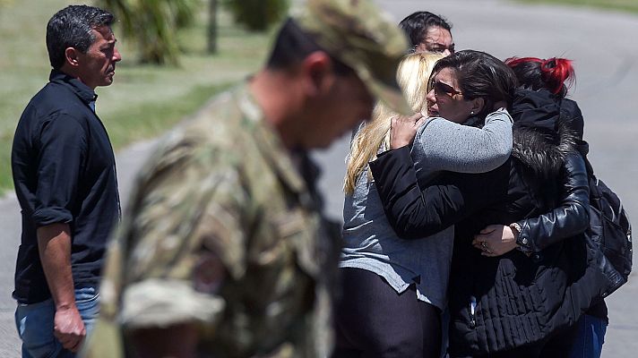 Los familiares de los tripulantes del submarino argentino pierden la esperanza