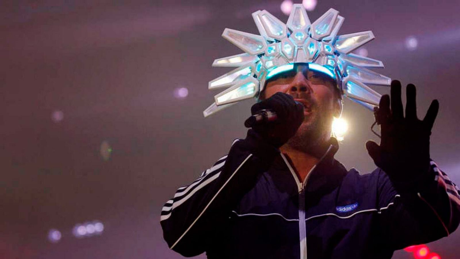 Sin programa: Jamiroquai deslumbra en la única parada en España de su gira | RTVE Play