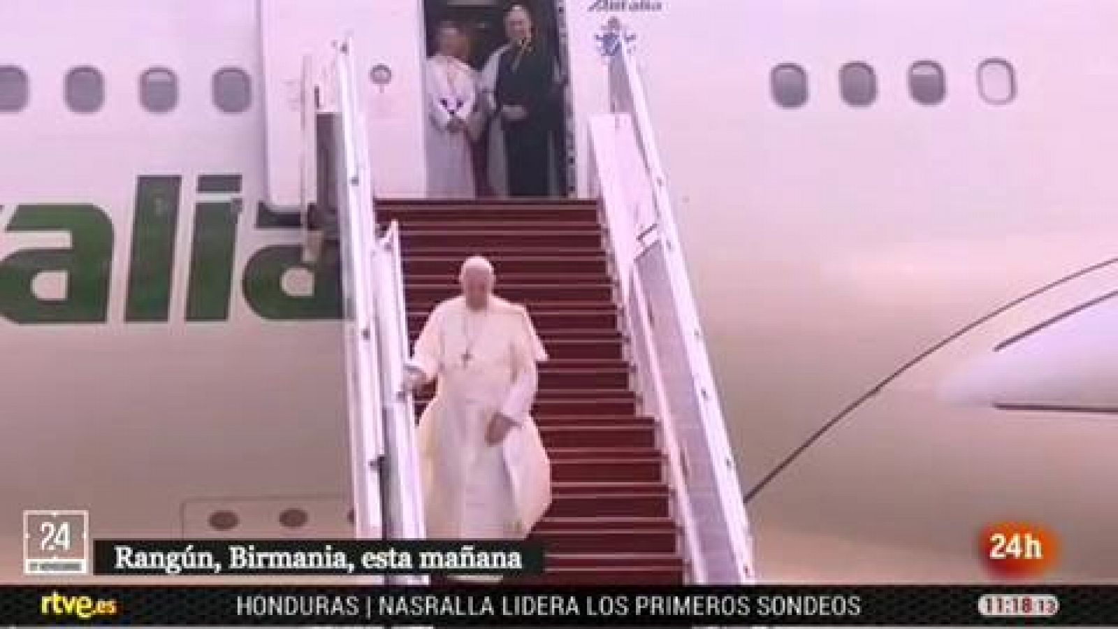 El papa Francisco llega a Birmania