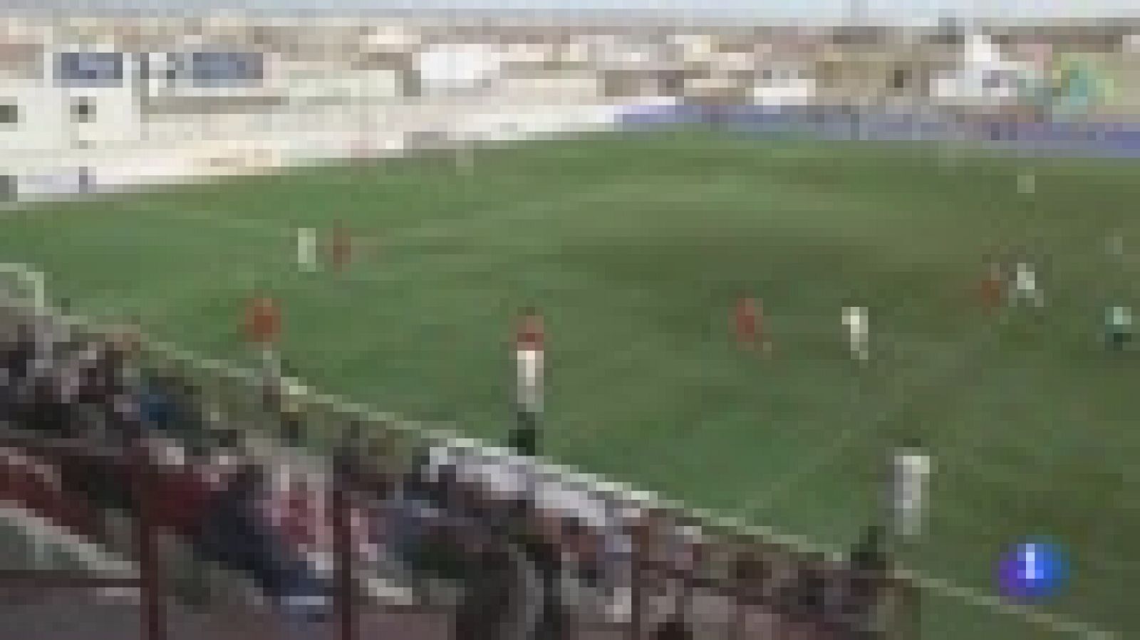 Es solo un niño, pero respondió como un adulto cuando no dudó en atender a un jugador que cayó desplomado en un partido de la División de Honor andaluza.