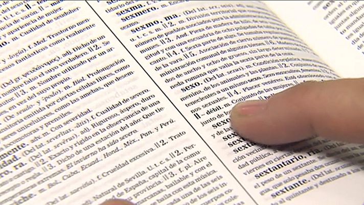 Telediario 1 - La RAE actualizará en diciembre su diccionario con una revisión del término "sexo débil"
