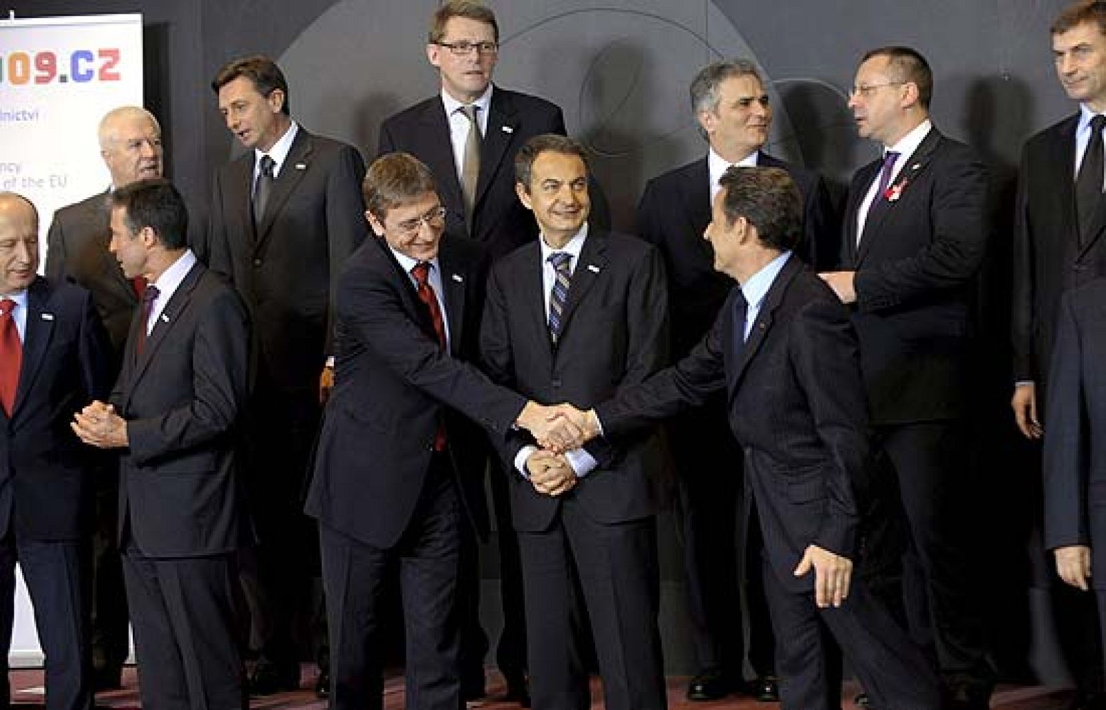 Los jefes de Estado y Gobierno de los Veintisiete han acordado en una cumbre en Bruselas actuar de manera coordinada frente a la crisis económica. (01/03/09) 