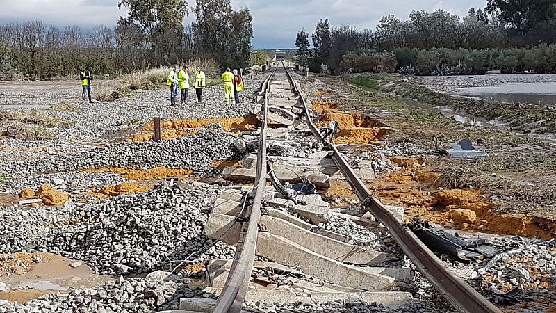 Varios heridos al descarrilar un tren de la línea Málaga-Sevilla