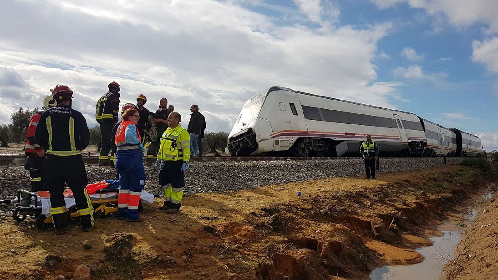 Varios heridos al descarrilar un tren de la línea Málaga-Sevilla