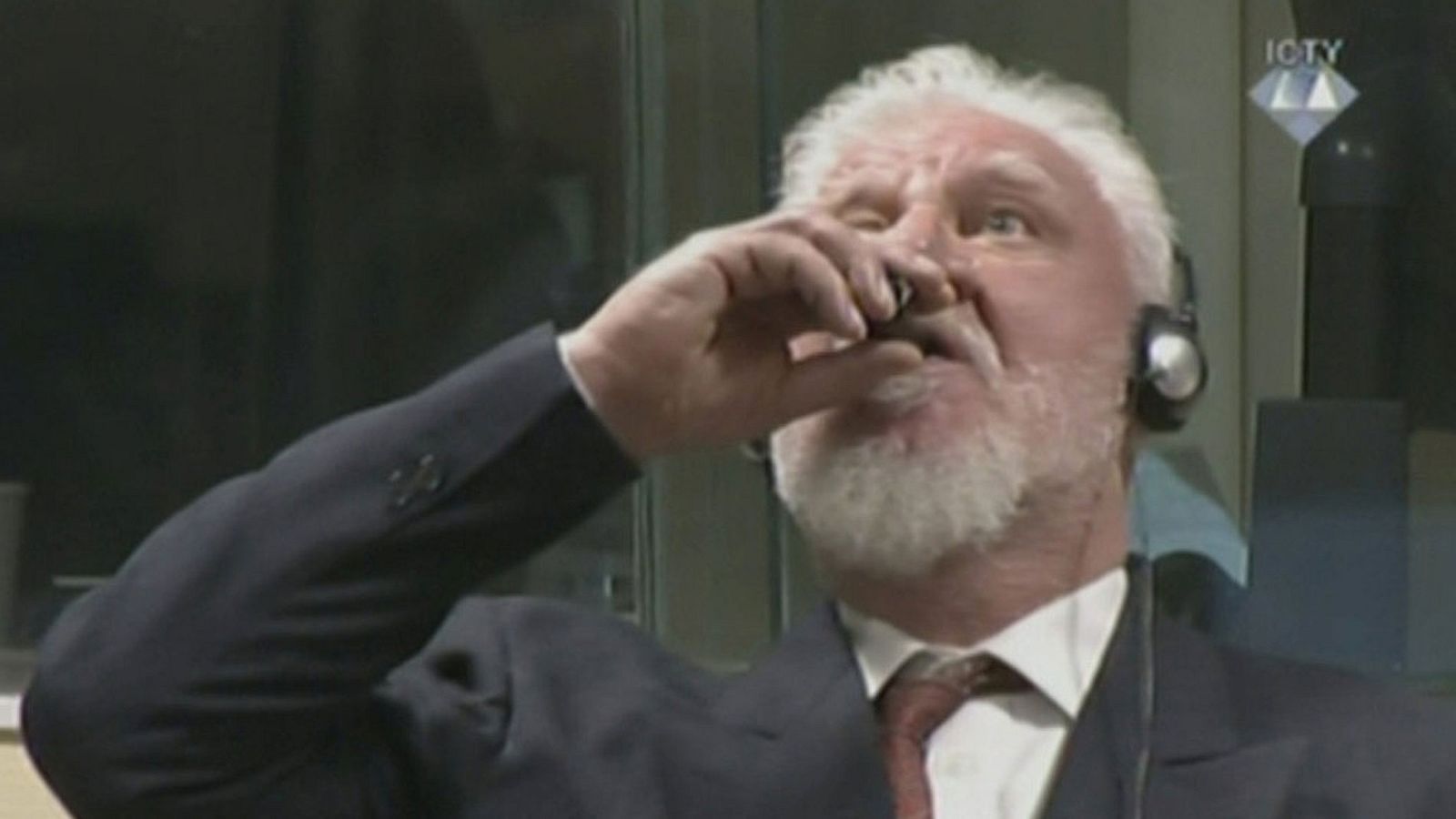 Muere un criminal de guerra tras tomar veneno durante su juicio en La Haya