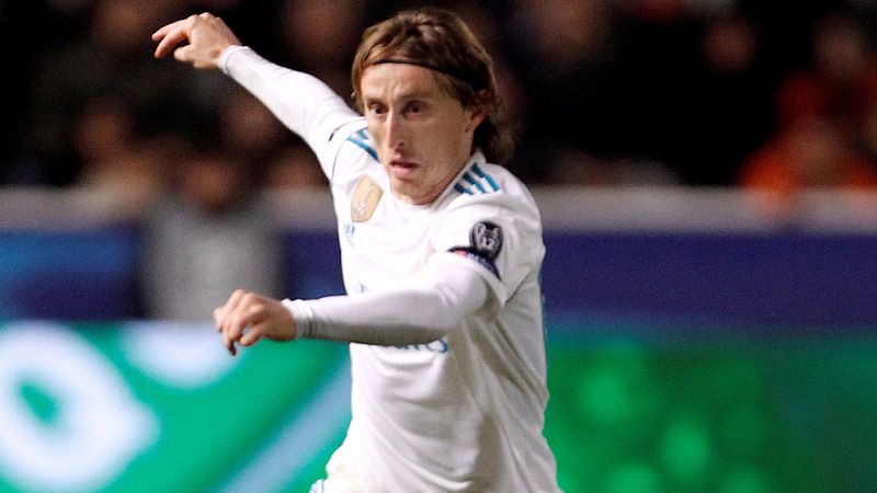 El jugador del Real Madrid Luka Modric ha sido acusado de defraudar al menos 870.000 euros a Hacienda, hecho por el que la Fiscalía se ha querellado contra él.