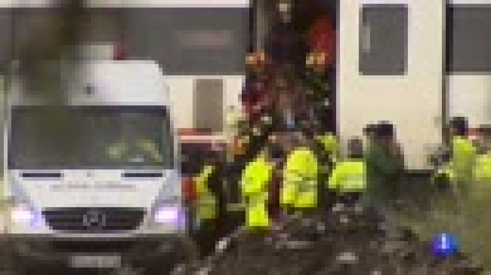 Telediario 1: El tercer vagón del tren descarrilado en Sevilla circuló 200 metros fuera de los raíles  | RTVE Play