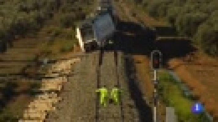 Telediario 1 - Fomento considera que el descarrilamiento del tren en Sevilla fue "no previsible"
