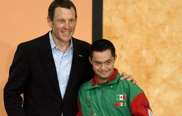 Armstrong visita México