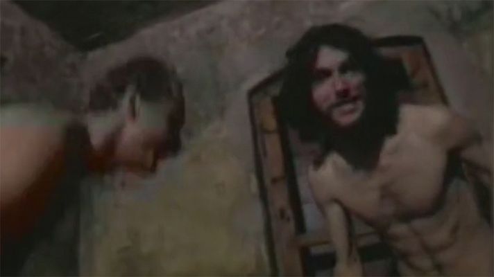 Un vídeo con personas desnudas jugando en un campo de concentración nazi desata una ola de críticas