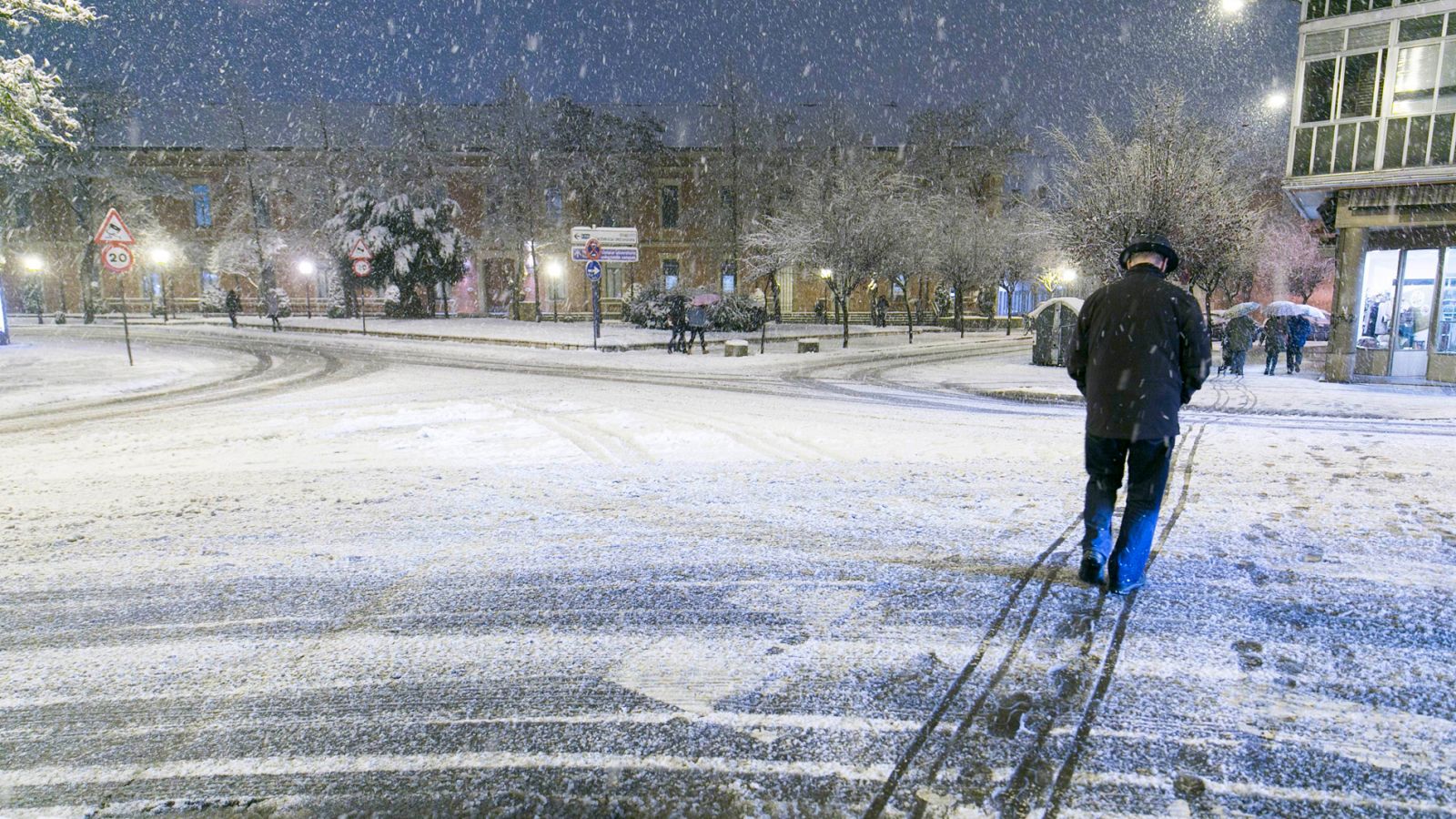 Alerta en la mitad norte peninsular por el temporal de nieve y viento