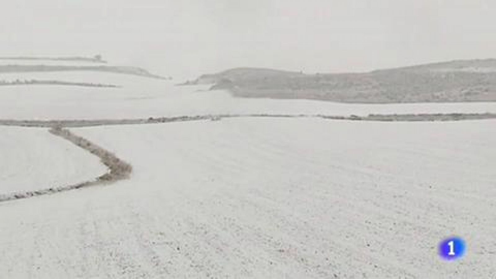 Telediario 1: Las nevadas afectan también a la circulación por carretera | RTVE Play