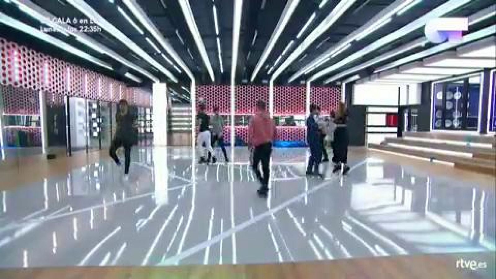 OT 2017: Los chicos bailan 'La revolución sexual' de 'La casa azul' | RTVE Play