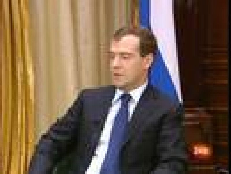 El corresponsal de TVE en Moscú, José Carlos Gallardo, entrevista al Presidente de Rusia, Dimitri Medvédev.