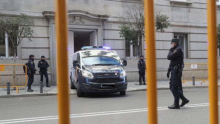 El Supremo mantiene en prisión a Junqueras, Forn y 'los Jordis' y deja en libertad bajo fianza a seis exconsellers