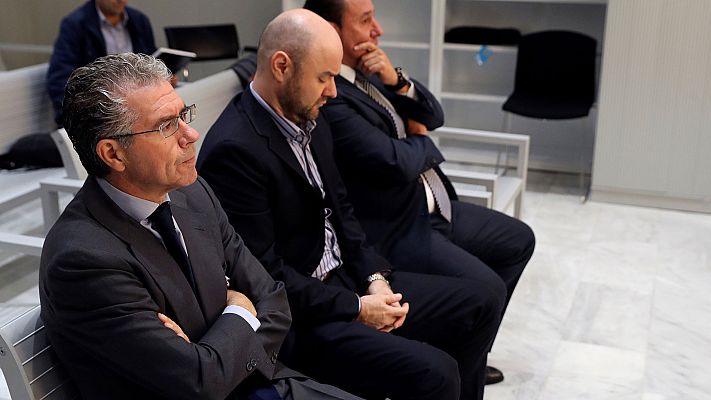 Telediario 1 - Granados, condenado a 2 años de cárcel por el chivatazo que le dio un guardia civil sobre Púnica