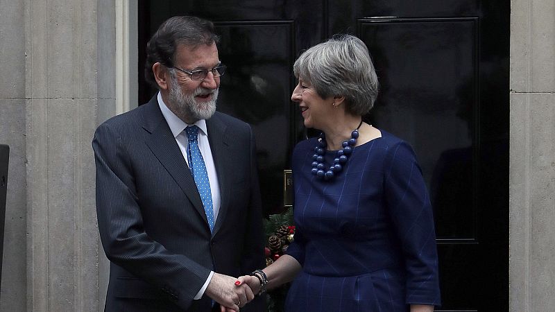 May ratifica a Rajoy su apoyo al Estado de Derecho ante situación en Cataluña