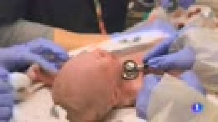 Telediario 1 - Nace un bebé de un útero transplantando en Estados Unidos