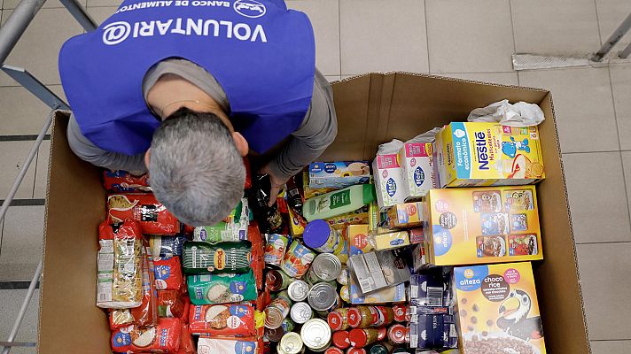 Telediario 1 - La gran recogida de alimentos logra reunir más de 21 millones de kilos de productos no perecederos