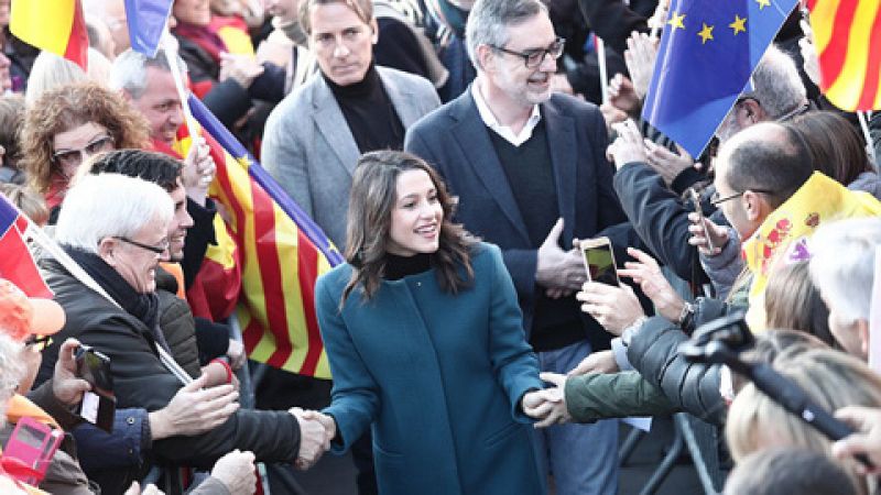 Los mensajes sobre la Constitución centran la jornada en la campaña electoral catalana