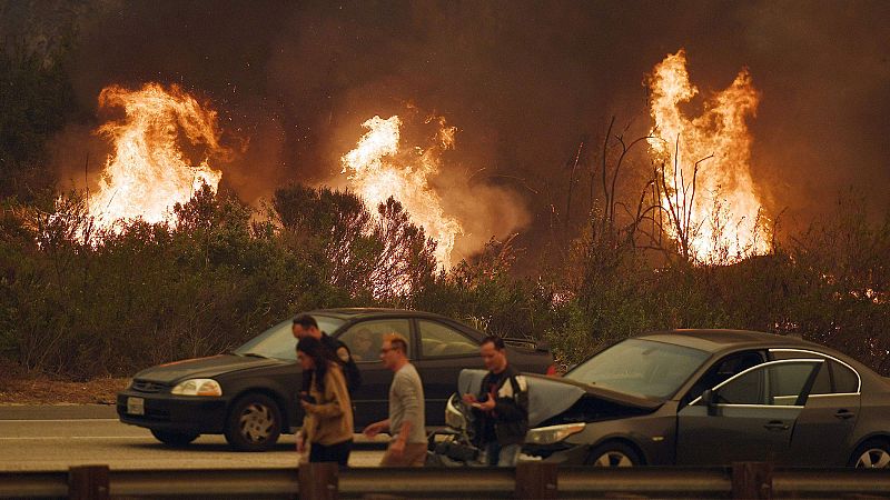 Más de 200.000 personas evacuadas en Los Ángeles por los incendios que arrasan California