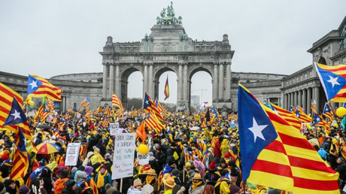 Telediario 1 - La manifestación independentista en Bruselas centra el tercer día de campaña del 21-D