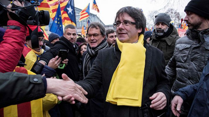 Telediario 1 - Puigdemont insta a Europa a decir "así no" a Rajoy en una manifestación en Bruselas con 45.000 personas