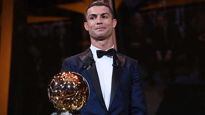  - Ronaldo recibe su quinto Balón de Oro