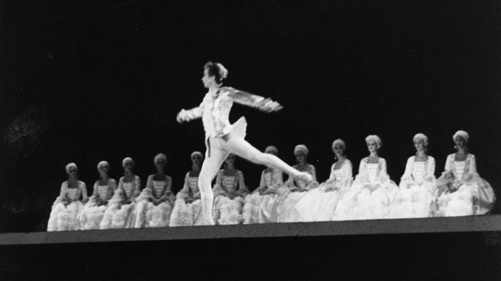 Informativo 24h: El Teatro Bolshói estrena el ballet sobre la vida del bailarín Rudolf Nureyev | RTVE Play