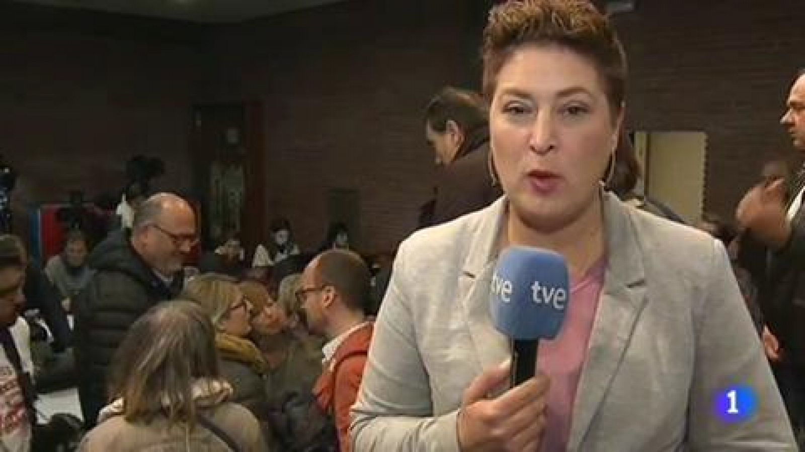 Telediario 1: Alcaldes del PDeCAT creen que una victoria del JxCat permitirá a Puigdemont regresar y ser "restituido" | RTVE Play