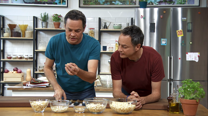 Torres en la cocina - Ensaladilla de choclos y croquetas de yuca y queso