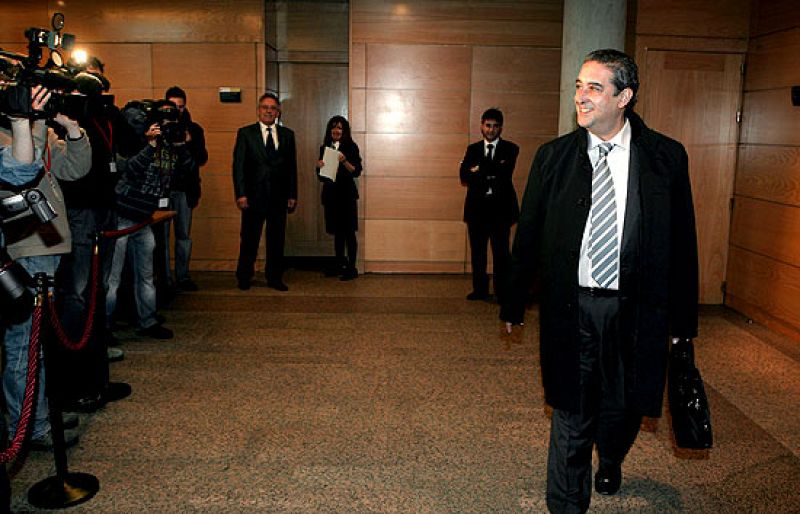 Cano niega que se hicieran espionajes en la época con Leguina