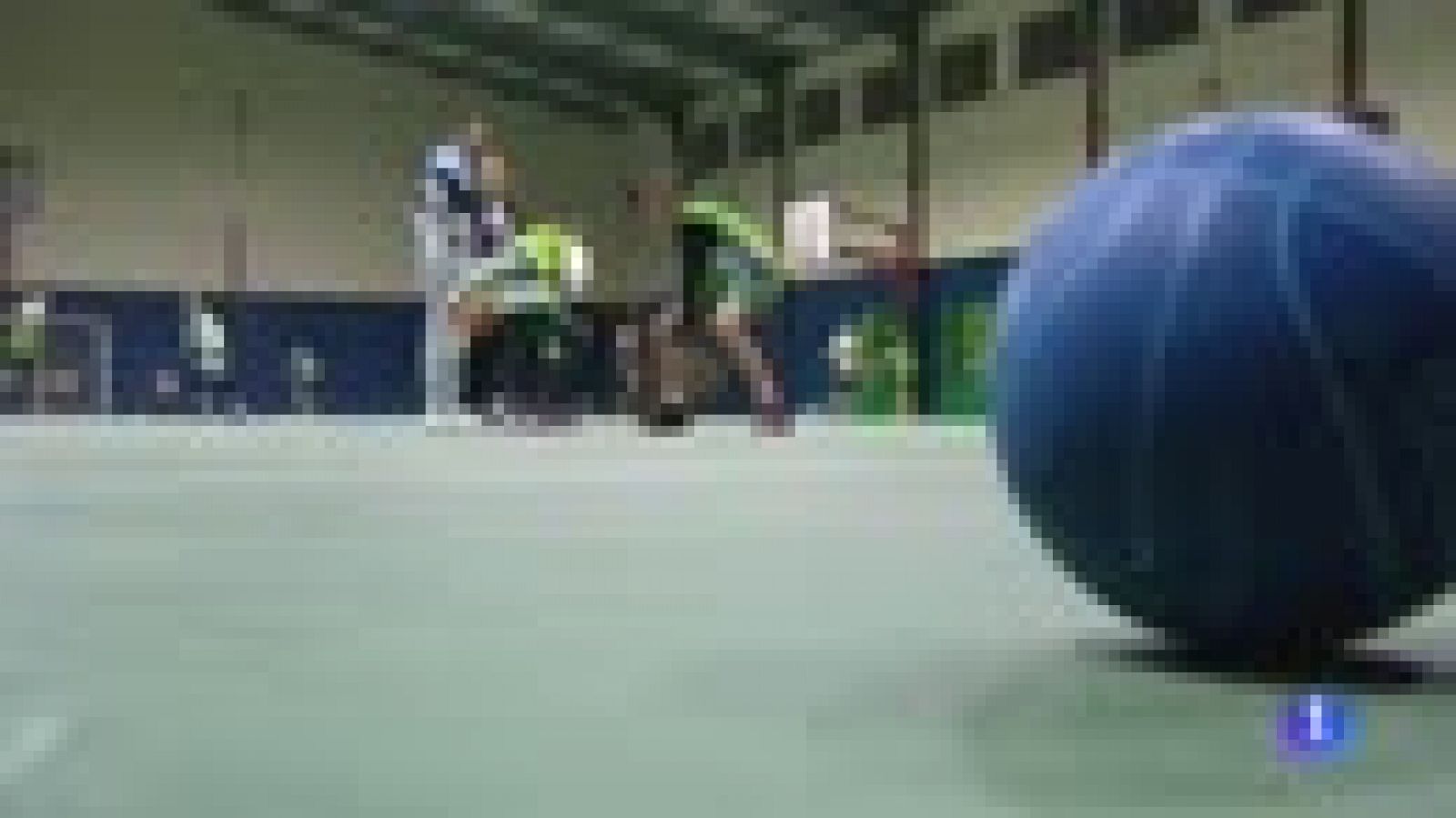 El ruido de los balones de baloncesto botando en colegios ha generado denuncias de ciudadanos en Málaga, cuyo Ayuntamiento ha decidido prohibir jugar después de las 20:00h. El sábado habrá una manifestación en protesta por la decisión.