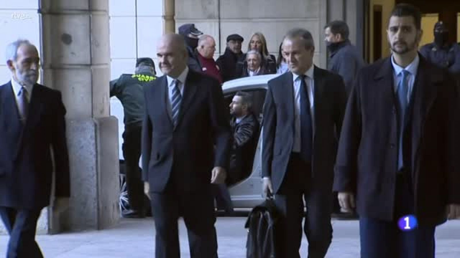 Sin programa: Comienza el juicio de los ERE que sienta en el banquillo a 22 exaltos cargos de la Junta de Andalucía  | RTVE Play