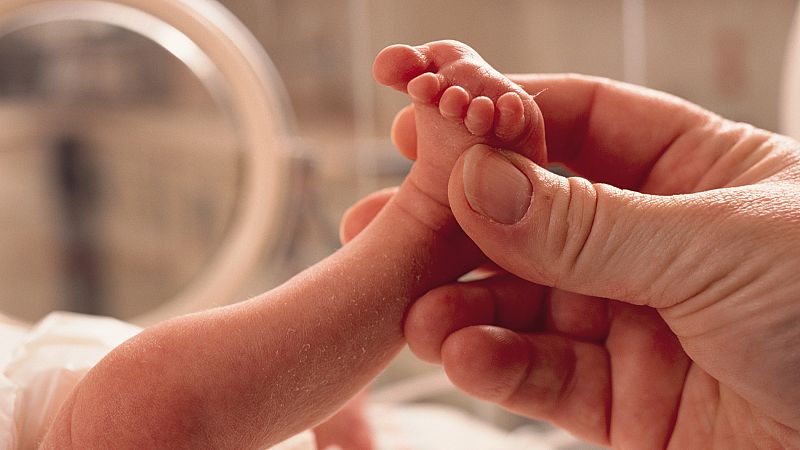 Consiguen que sobreviva una niña que nació con el corazón fuera del pecho